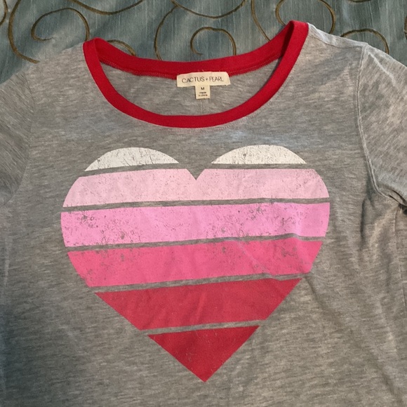 SOLD. Cactus + Pearl grey heart t-shirt in size medium - Picture 2 of 6